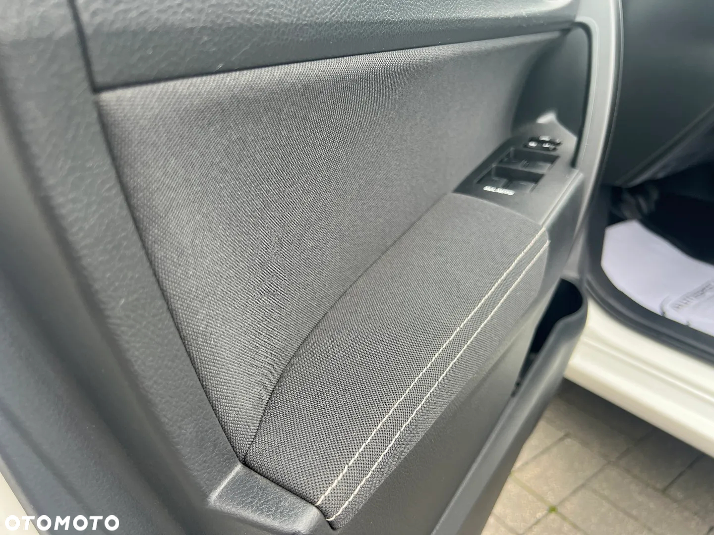 Toyota Corolla 1.6 Classic Plus - 24