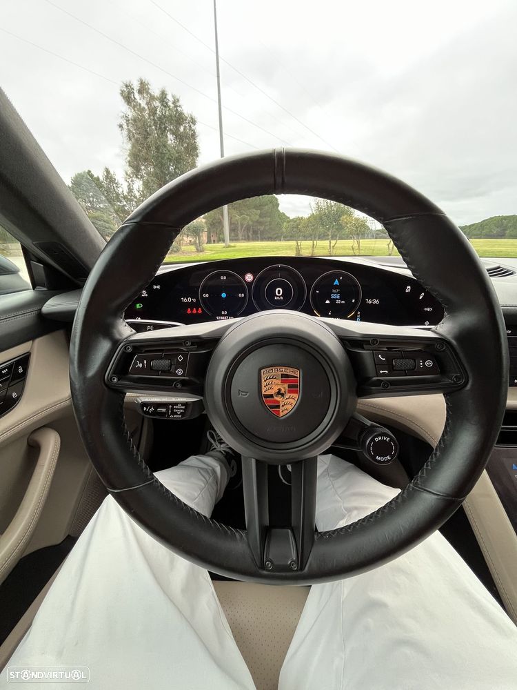 Porsche Taycan Turbo - 7