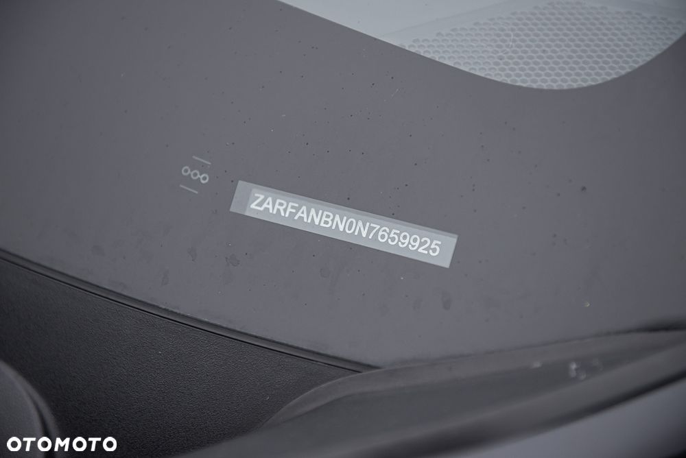 Alfa Romeo Giulia 2.0 Turbo 16V AT8-Q4 Veloce - 36