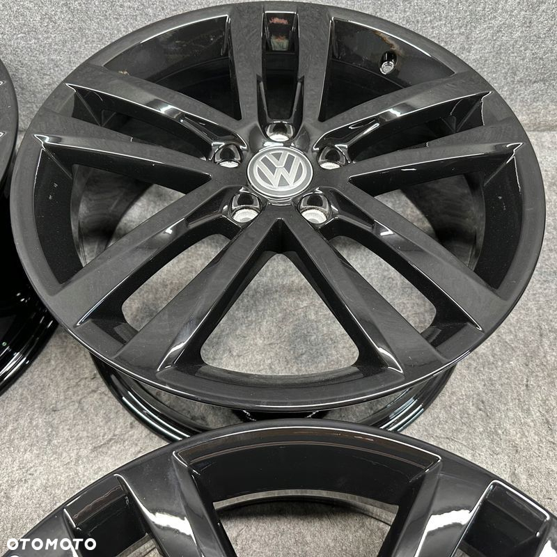 KOMPLET FELG VW PASSAT B7 B8 CC 561 561601025P SALVADOR 19” 19 - 5