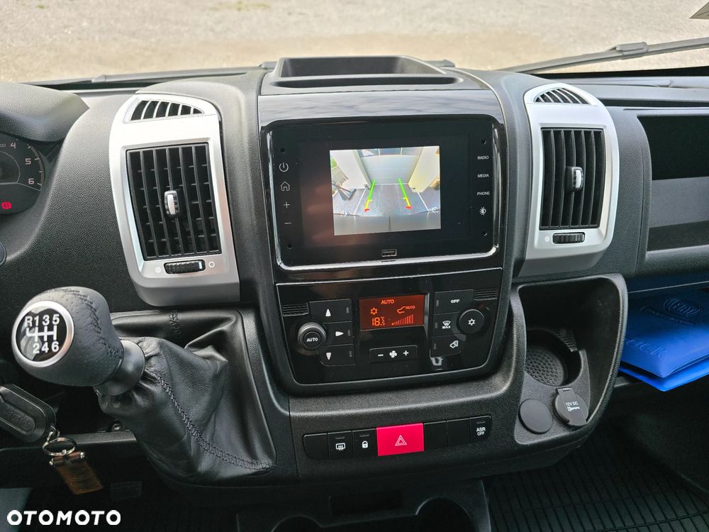 Fiat DUCATO L4H2 MAXI 1257Kg ŁADOWNOŚĆ SILNIK 2,3 IVECO POWER 180 KM SALON PL LEDY TEMPOMAT KAMERA COFANIA KLIMA AUOMATYCZNA SIEDZENIE KIEROWCY KOMFORTOWE, HYDRAULICZNE  OPONY ZIMA LATO SERWIS DO OSTATNIEGO Km STAN JAK NOWY - 16