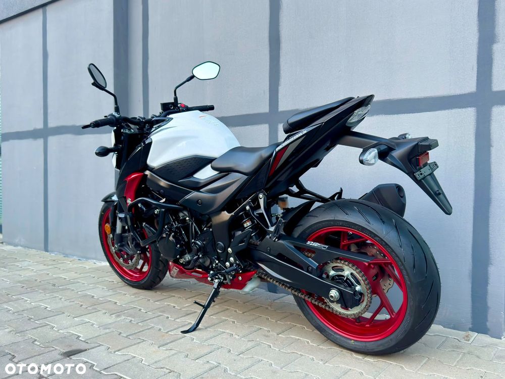 Suzuki GSX - 7