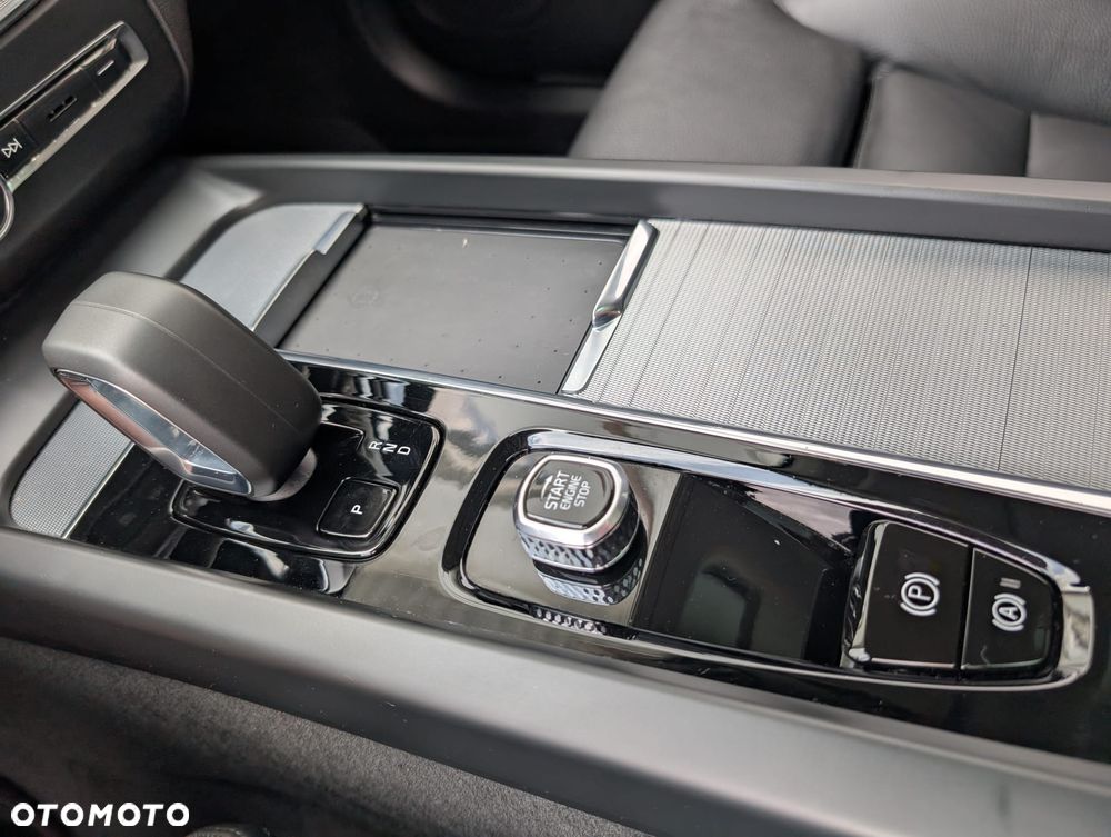 Volvo XC 60 B5 B AWD Plus Dark - 22