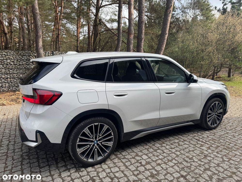 BMW iX1 xDrive30 66.5kWh xLine - 4