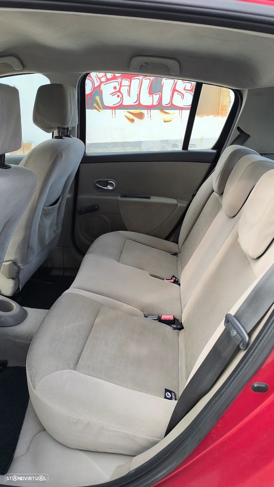 Renault Clio 1.2 16V Confort Privilège - 10
