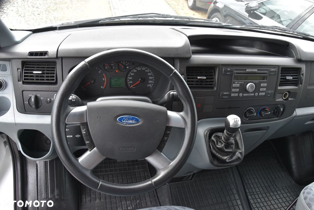 Ford Transit Challenger Genesis 32 - 13