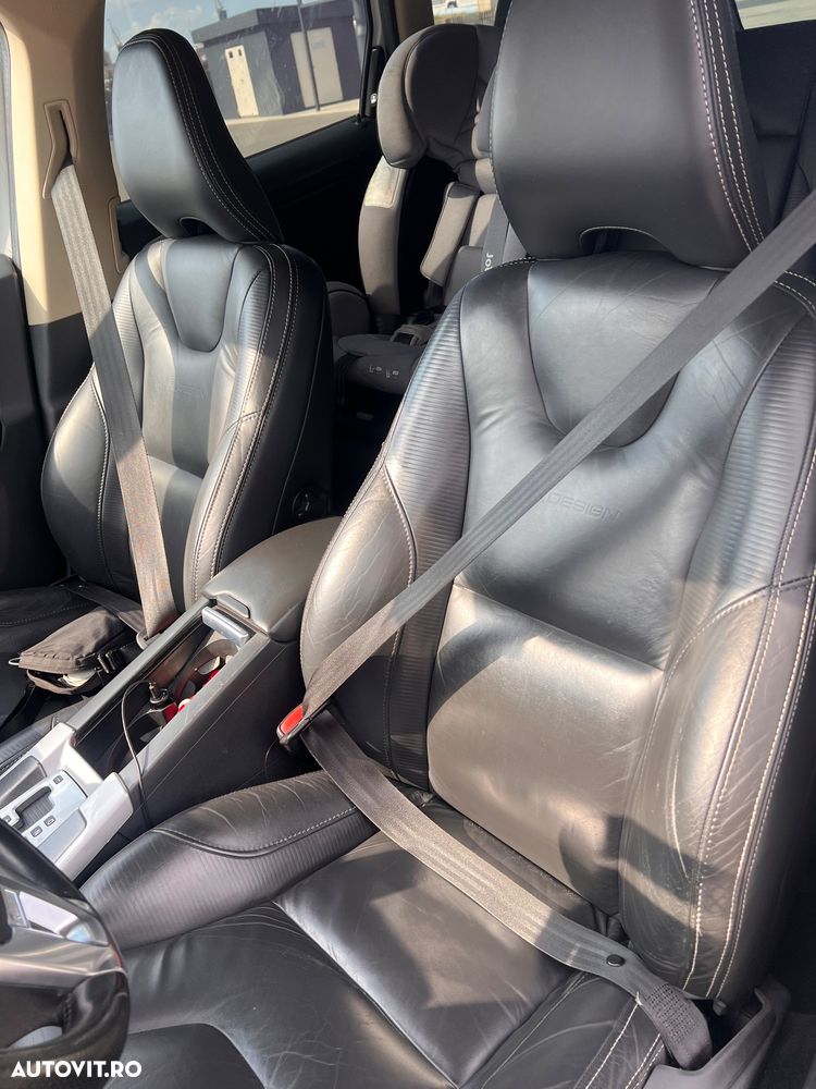 Volvo XC 60 2.4D AWD Aut. RDesign - 11