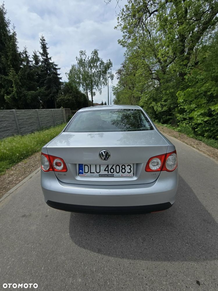 Volkswagen Jetta - 5