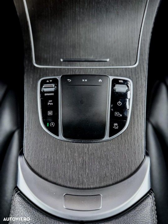 Mercedes-Benz GLC 300 4MATIC 9G-TRONIC AMG Line - 23