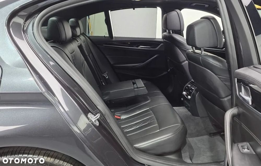 BMW Seria 5 530i xDrive M Sport Edition - 11
