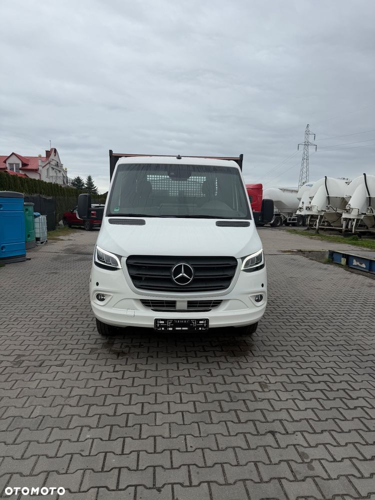 Mercedes-Benz 519 - 2