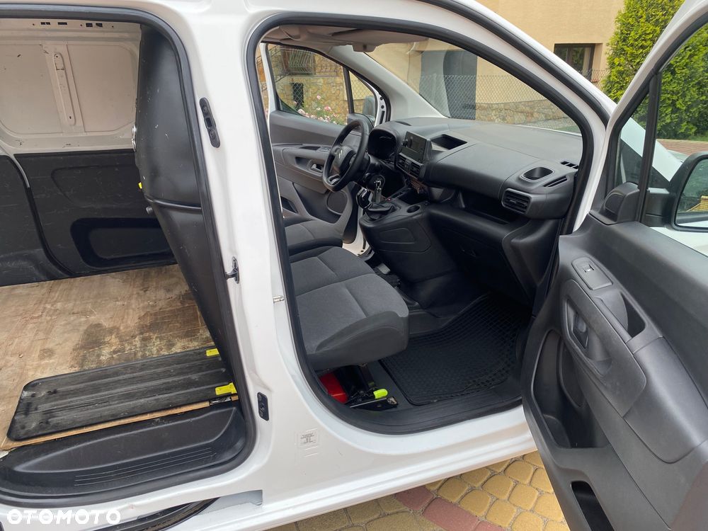 Citroën BERLINGO 1.6 HDI, MAX długi, 3-osobowy, klimatyzacja, zakupiony w salonie w Rzeszowie - 13