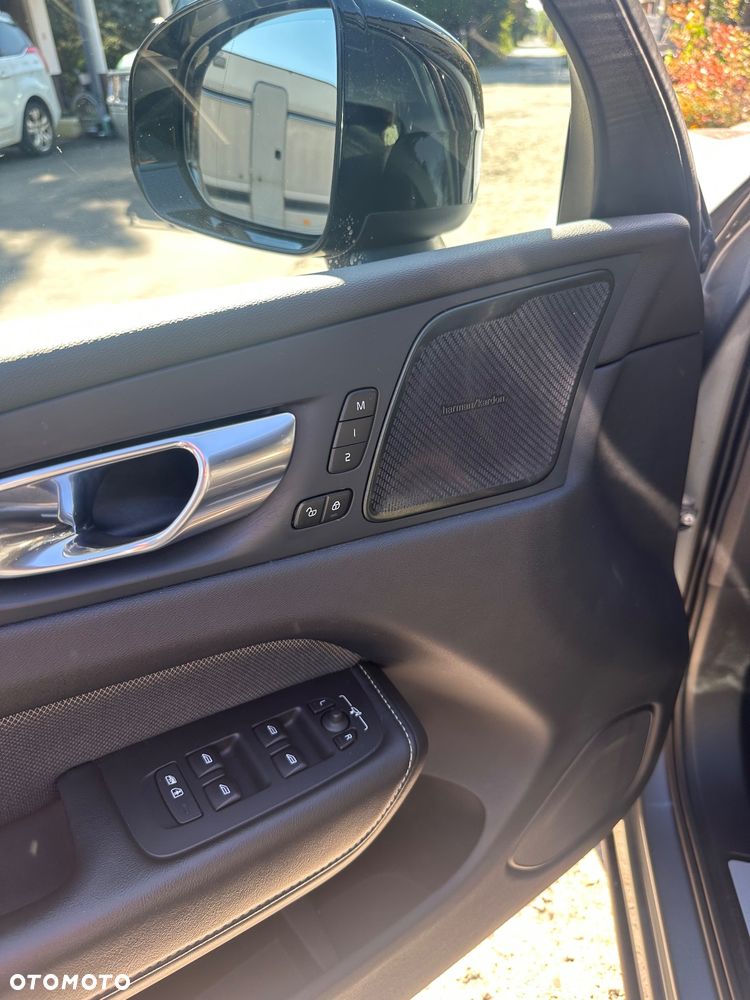 Volvo XC 60 T8 Plug-In Hybrid AWD R-Design - 23