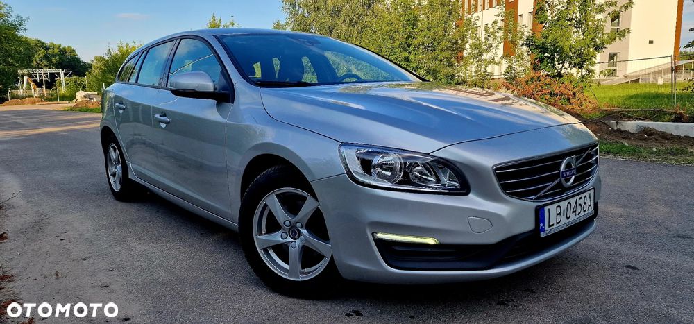 Volvo V60 D2 Drive-E Dynamic Edition (Kinetic) - 1