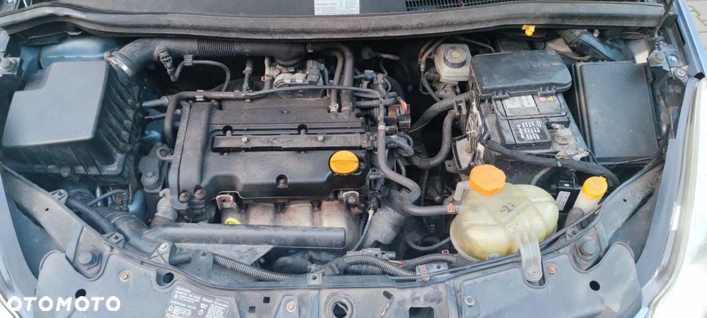 Opel Corsa 1.4 16V Cosmo - 25