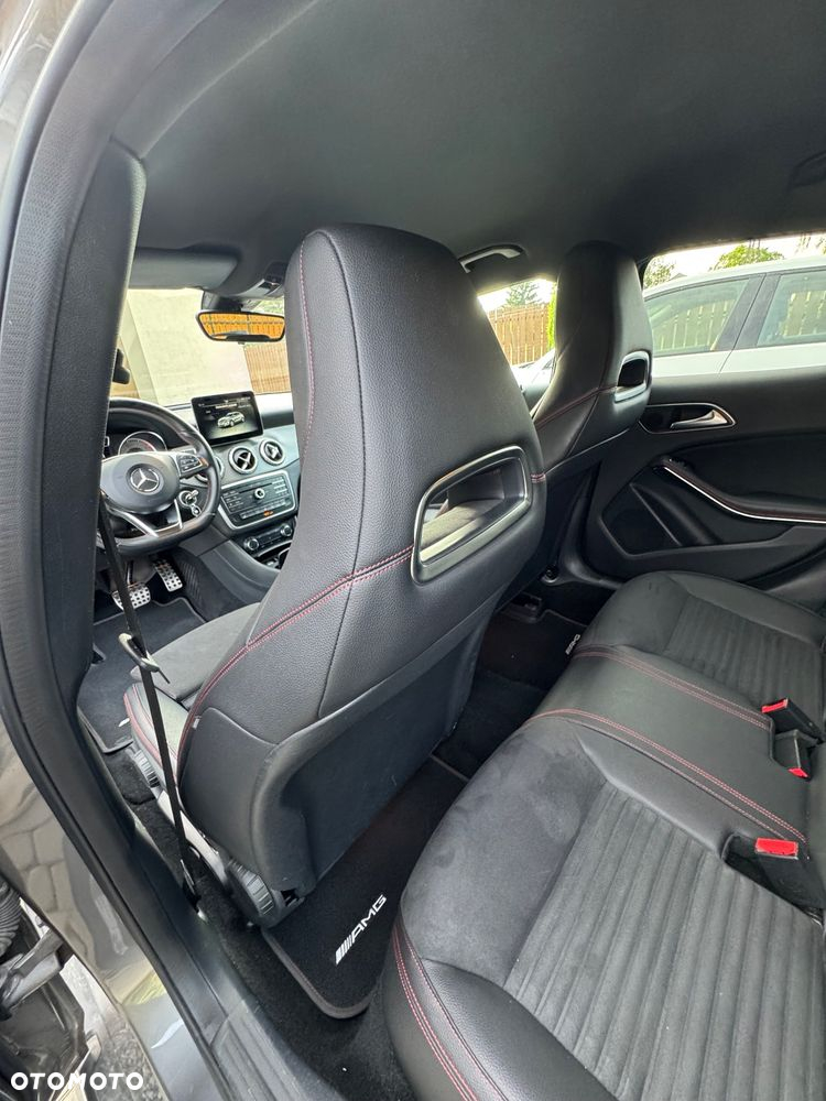 Mercedes-Benz GLA - 13