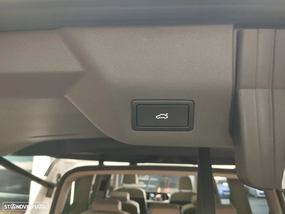 VW Multivan 2.0 TDI Life DSG - 26