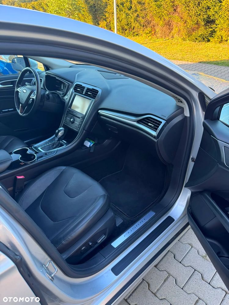 Ford Fusion 2.0 EcoBoost Titanium - 11
