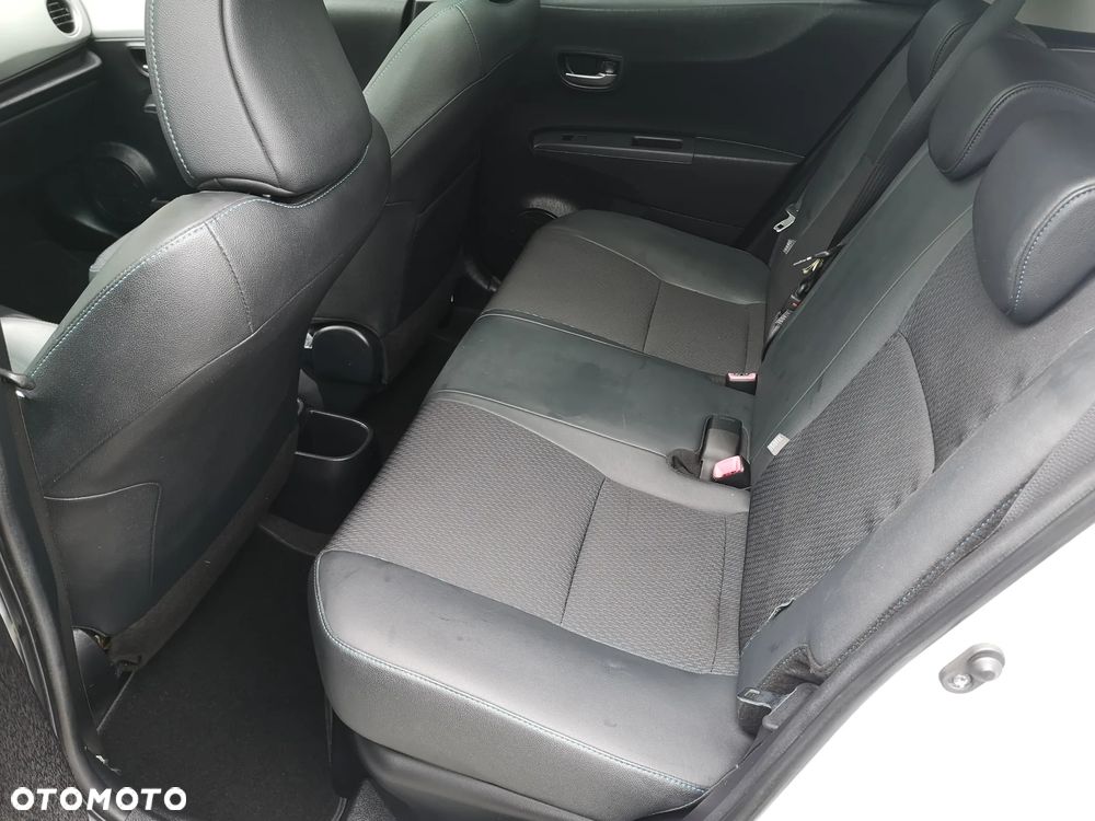 Toyota Yaris Hybrid 100 Premium - 27