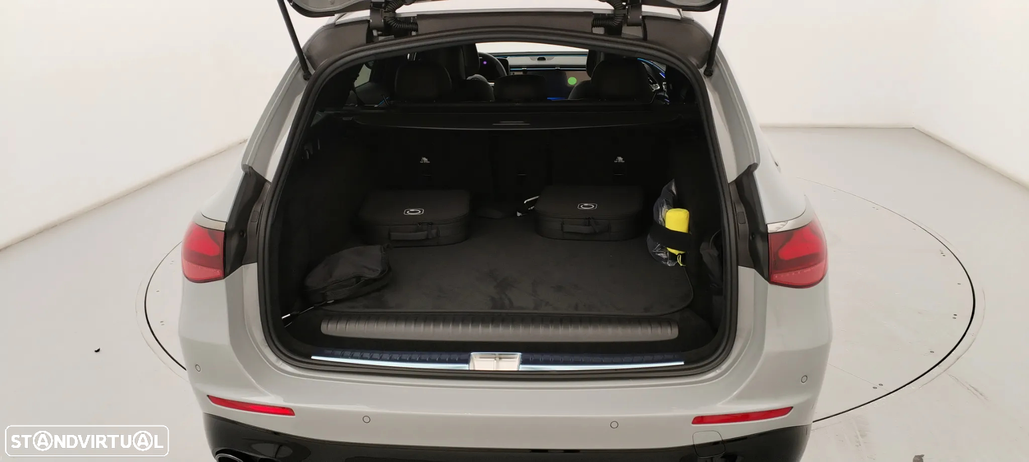 Mercedes-Benz E 53 AMG Hybrid 4Matic+ - 30