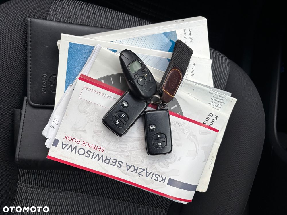 Toyota Avensis 2.2 D-CAT Sol - 31