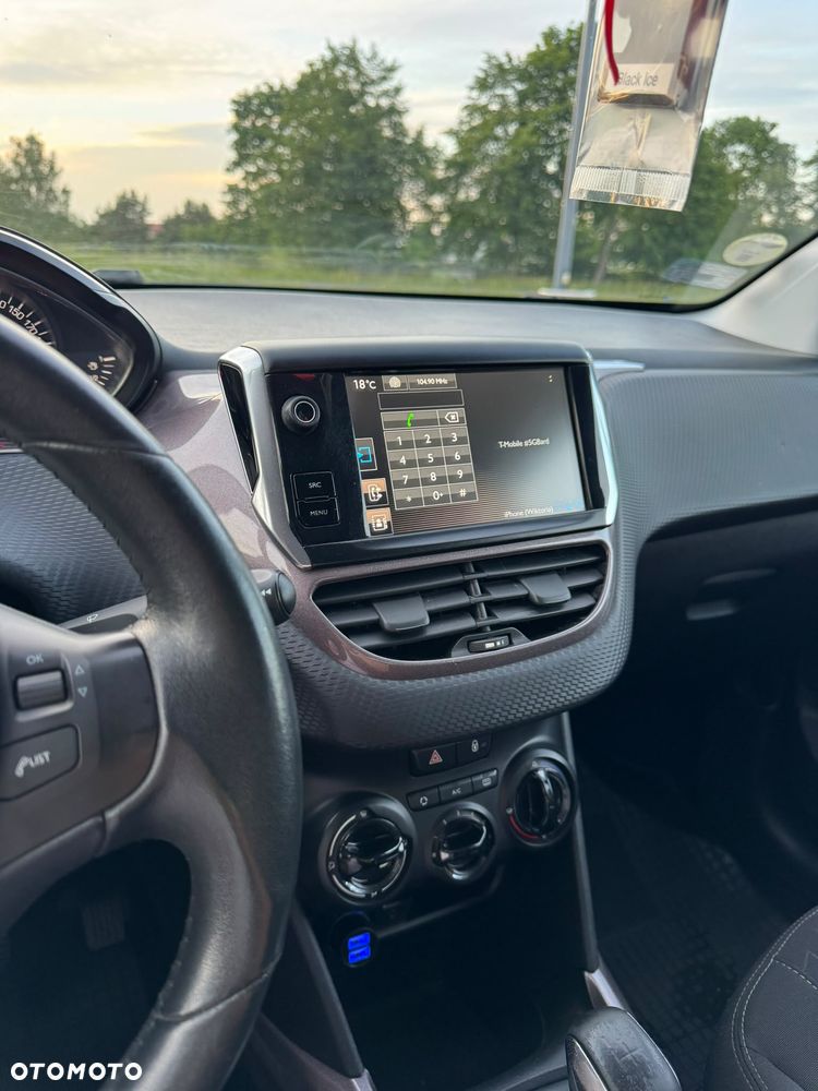 Peugeot 2008 1.6 e-HDi Style S&S - 11