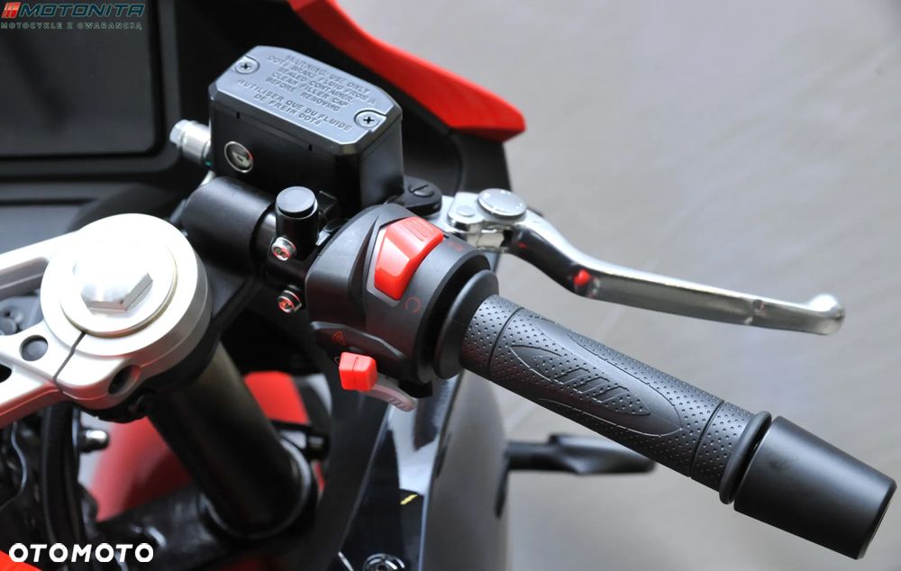 QJMOTOR SRK 125R - 11