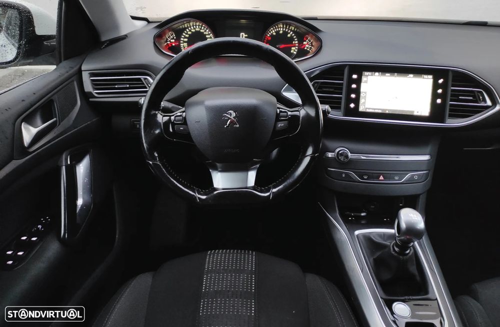 Peugeot 308 1.6 e-HDi Allure - 17