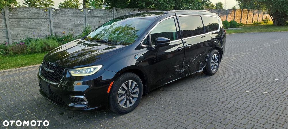 Chrysler Pacifica - 1