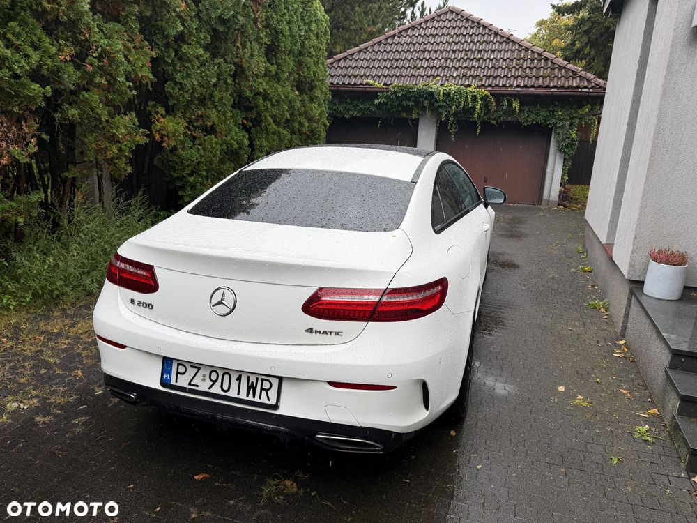 Mercedes-Benz Klasa E 200 Coupe 4-Matic 9G-TRONIC - 2