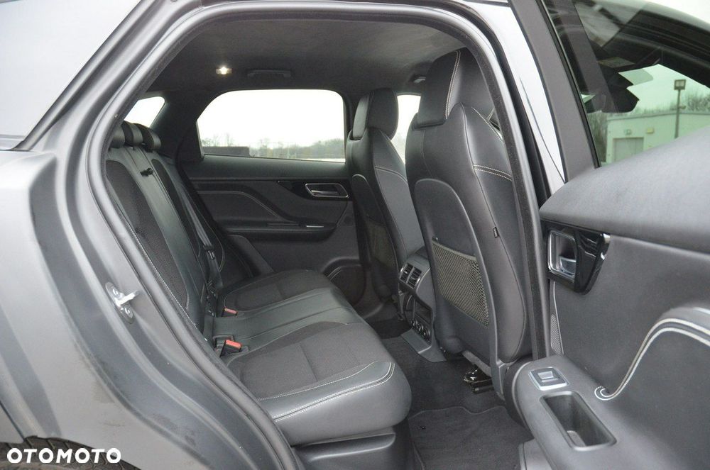 Jaguar F-Pace 2.0 i4P AWD R-Sport - 33