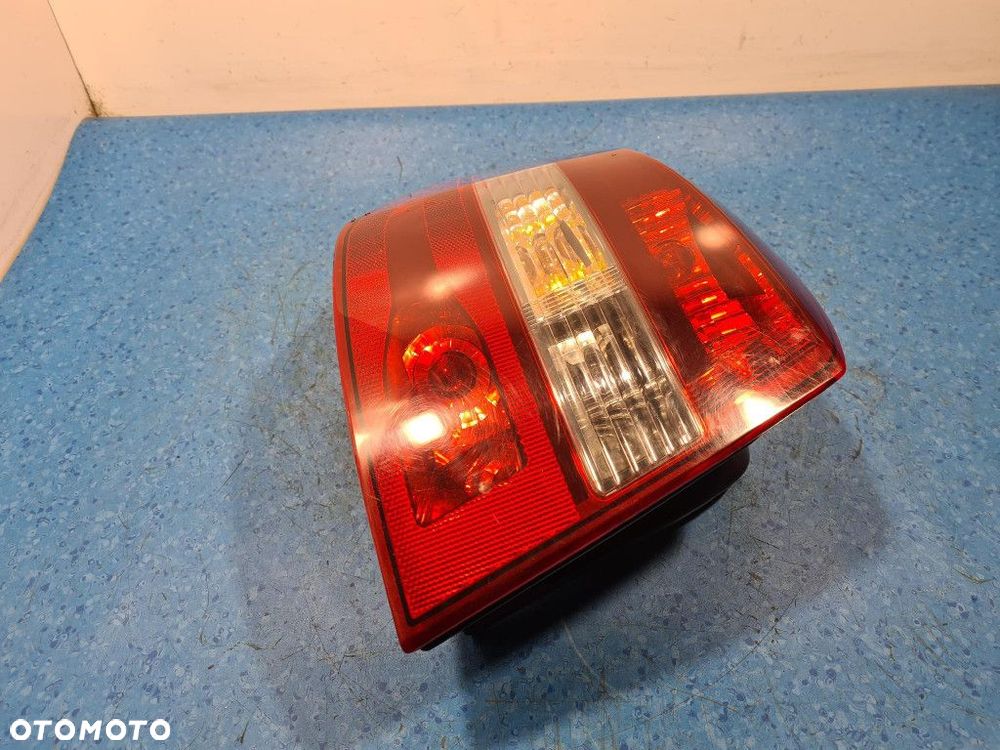 RENAULT LAGUNA III KOMBI LAMPA TYŁ LEWA ZEWNĘTRZNA - 6