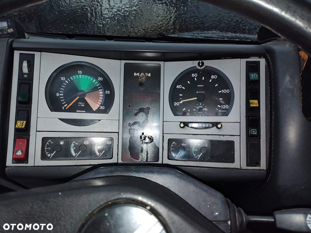 Zderzak przedni man f2000 14-264 i inne części - 2