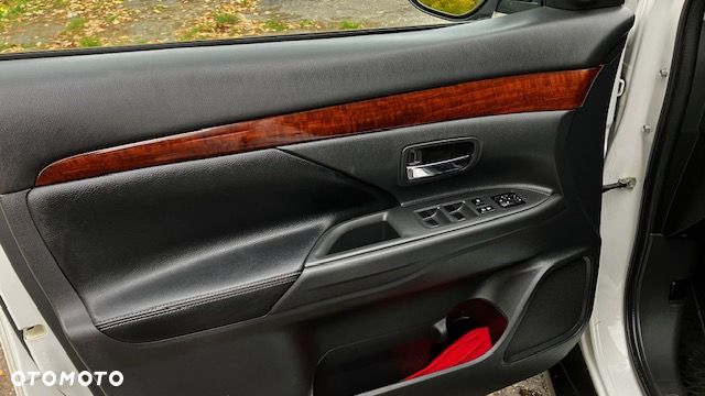 Mitsubishi Outlander 2.4 Instyle NAVI EU5 CVT - 13