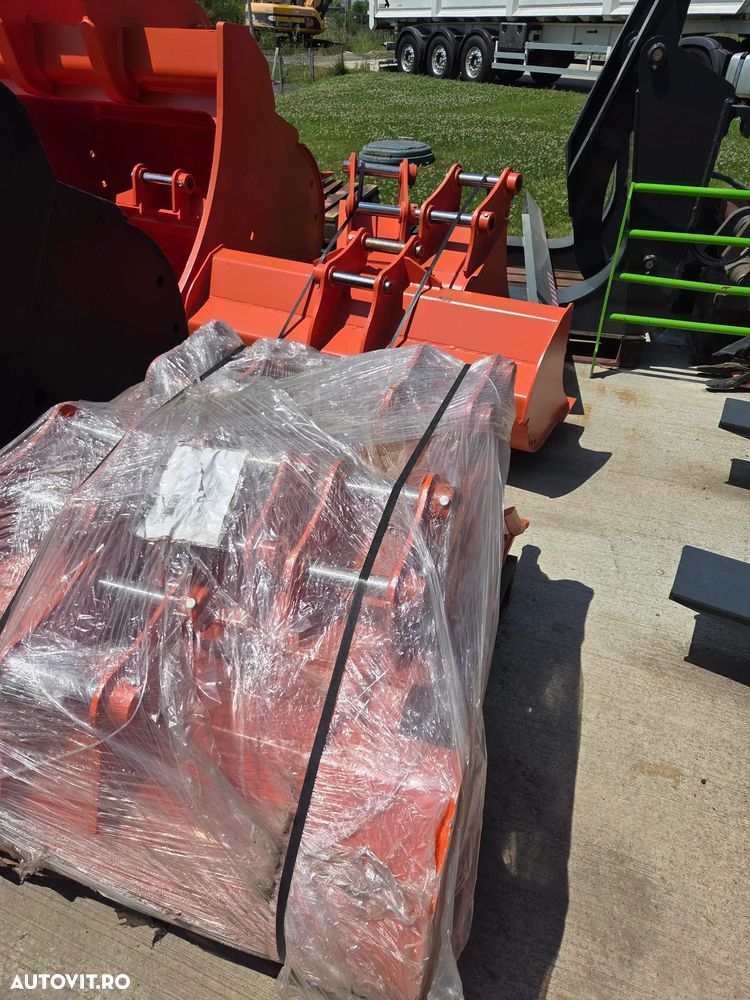 Hitachi ZX26U-6, 2,7tone, 2025, 995h, CUPLA RAPIDA HIDRAULICA+3 CUPE NOI, inst picon pe brate, senile cauciuc 90% ok, latime 1,5m, adancime sapare 3m, ridica 1,7tone, posibilitate leasing 4 ani, CA NOU-PROMOTIE 31.900 EUR+Tva - 39