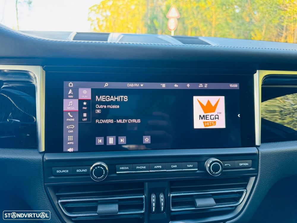 Porsche Macan S - 38