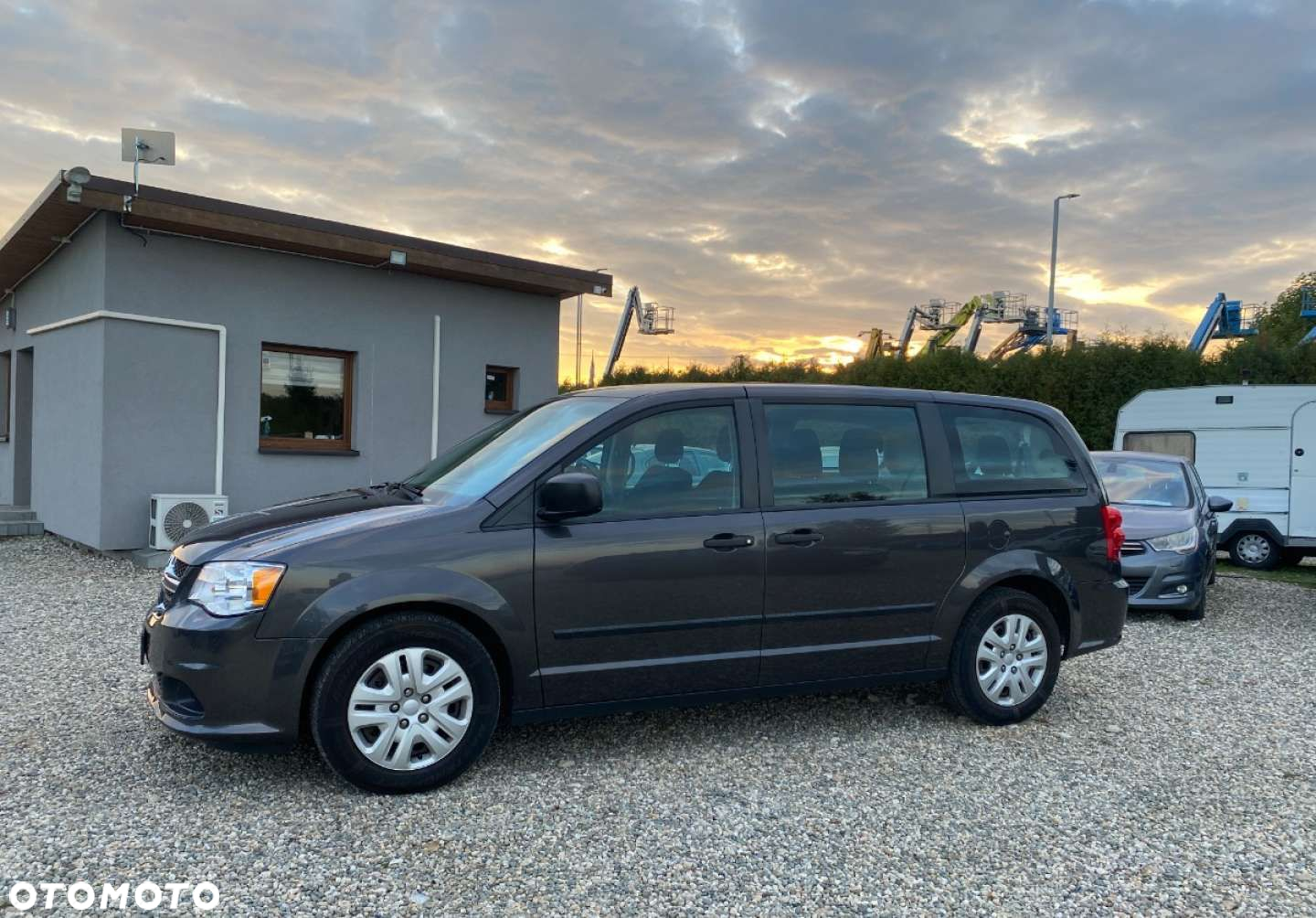Dodge Grand Caravan - 2