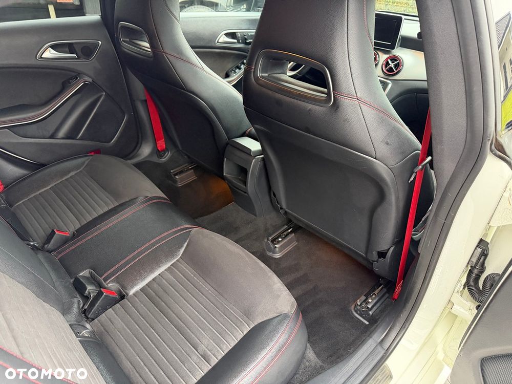 Mercedes-Benz CLA 250 4Matic 7G-DCT Sport - 25