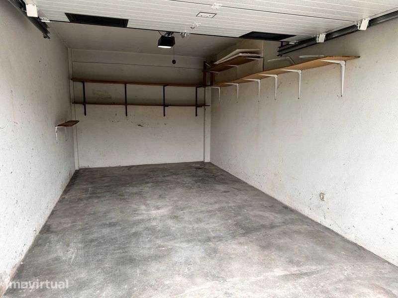 Arrenda-se Garagem na Rua Daniel Rodrigues (Malheiros) - Grande imagem: 3/3