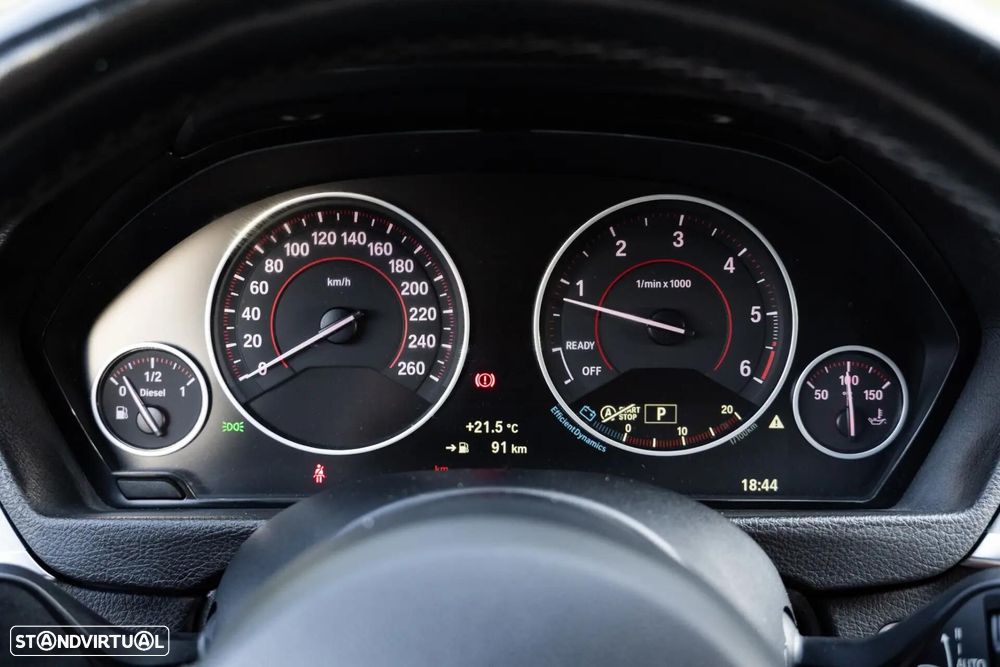 BMW 318 d Pack Desportivo M Auto - 13