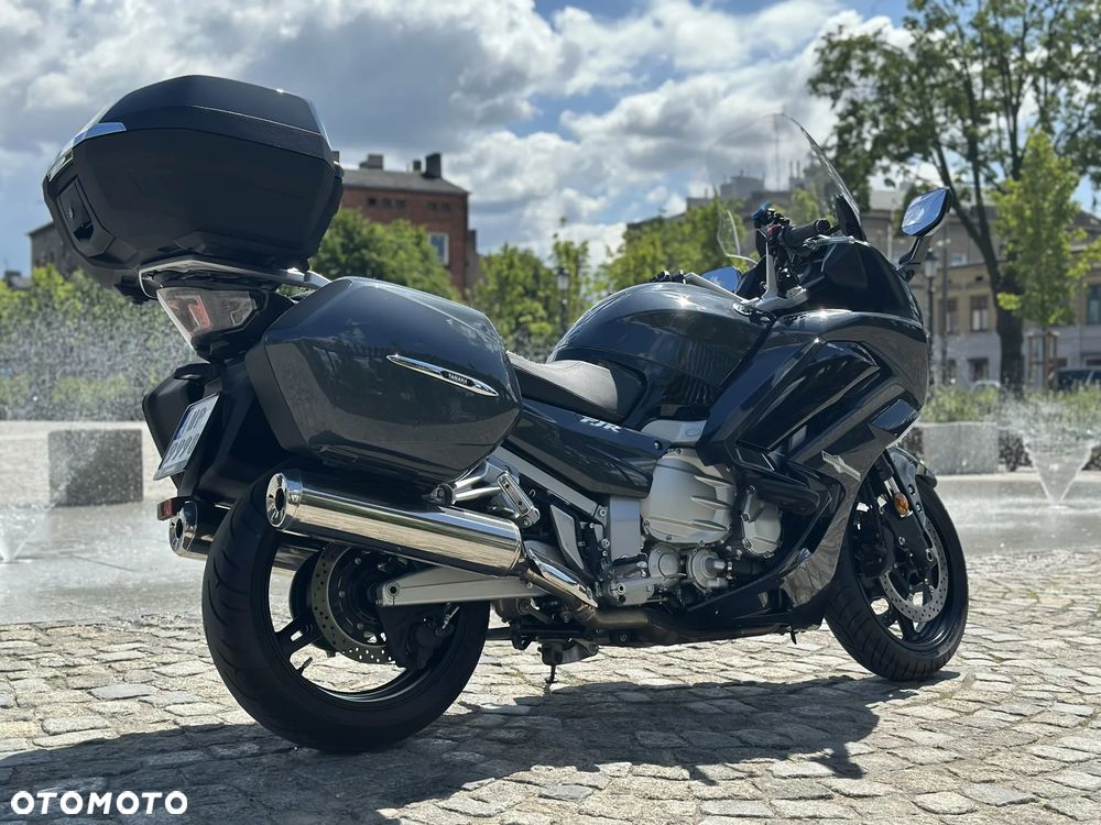 Yamaha FJR - 6