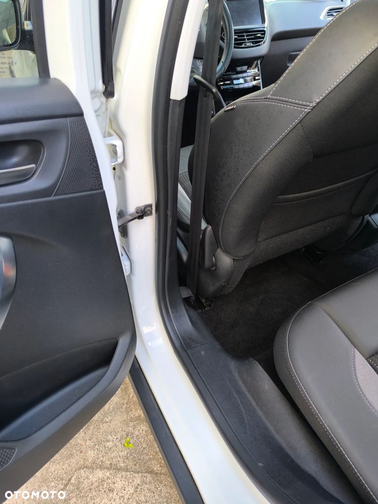Peugeot 2008 1.2 Pure Tech Allure S&S EAT6 - 21