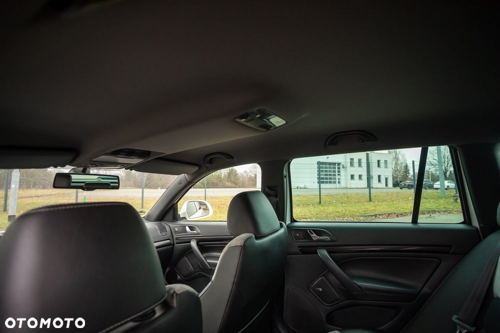 Skoda Octavia 2.0 TDI CR DPF RS - 37