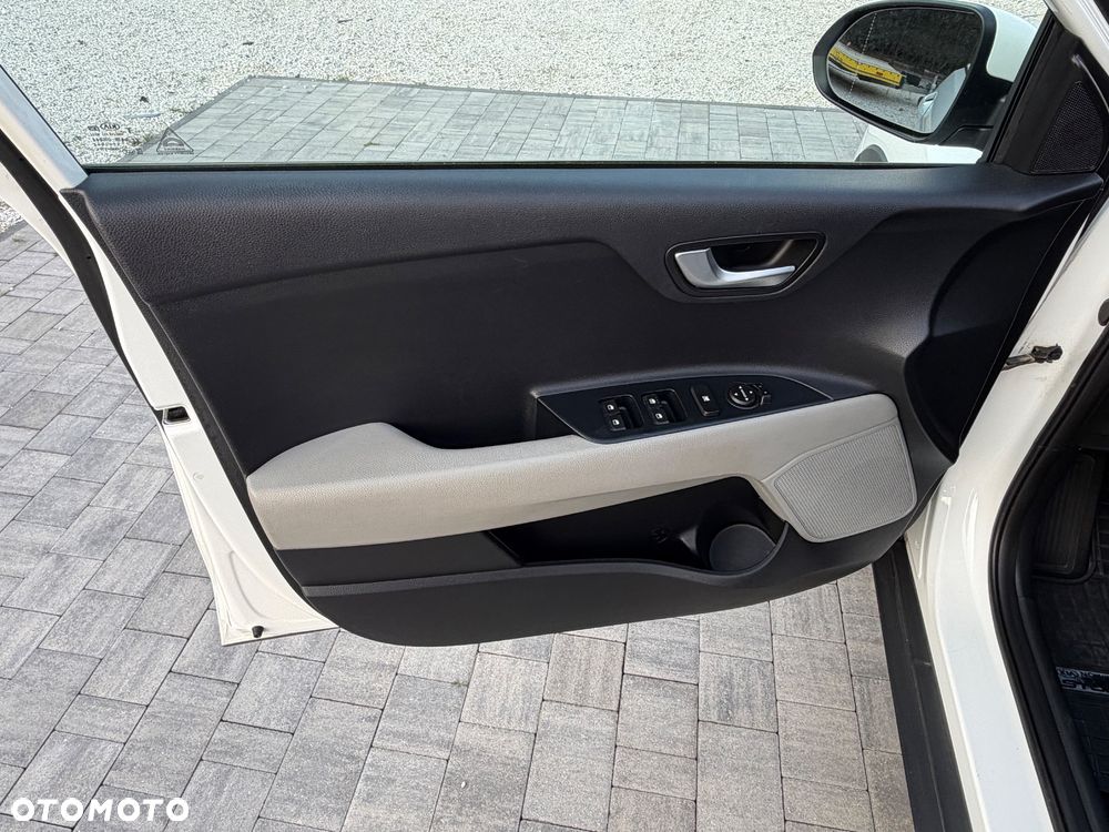 Kia Stonic 1.4 L - 10