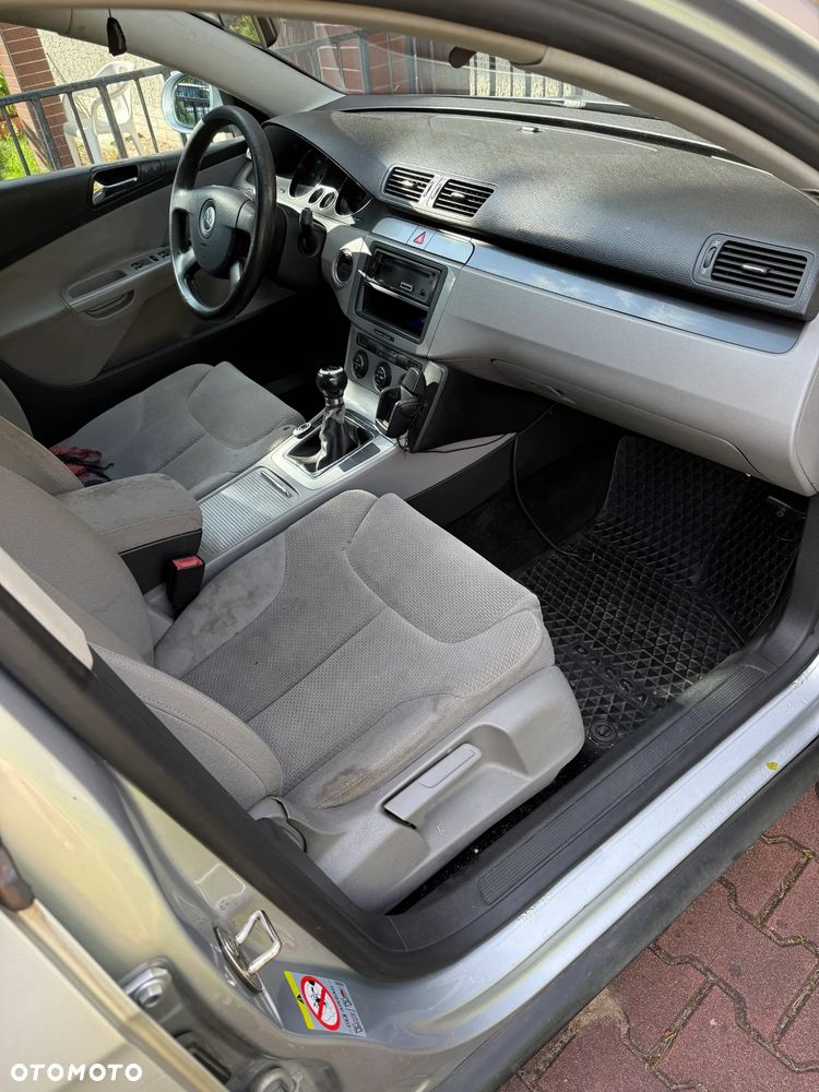 Volkswagen Passat 2.0 TDI Comfortline - 11