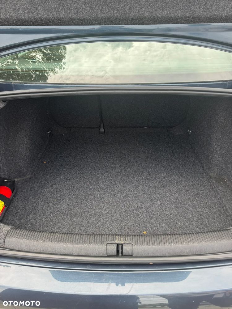 Volkswagen Jetta 1.6 Trendline - 10