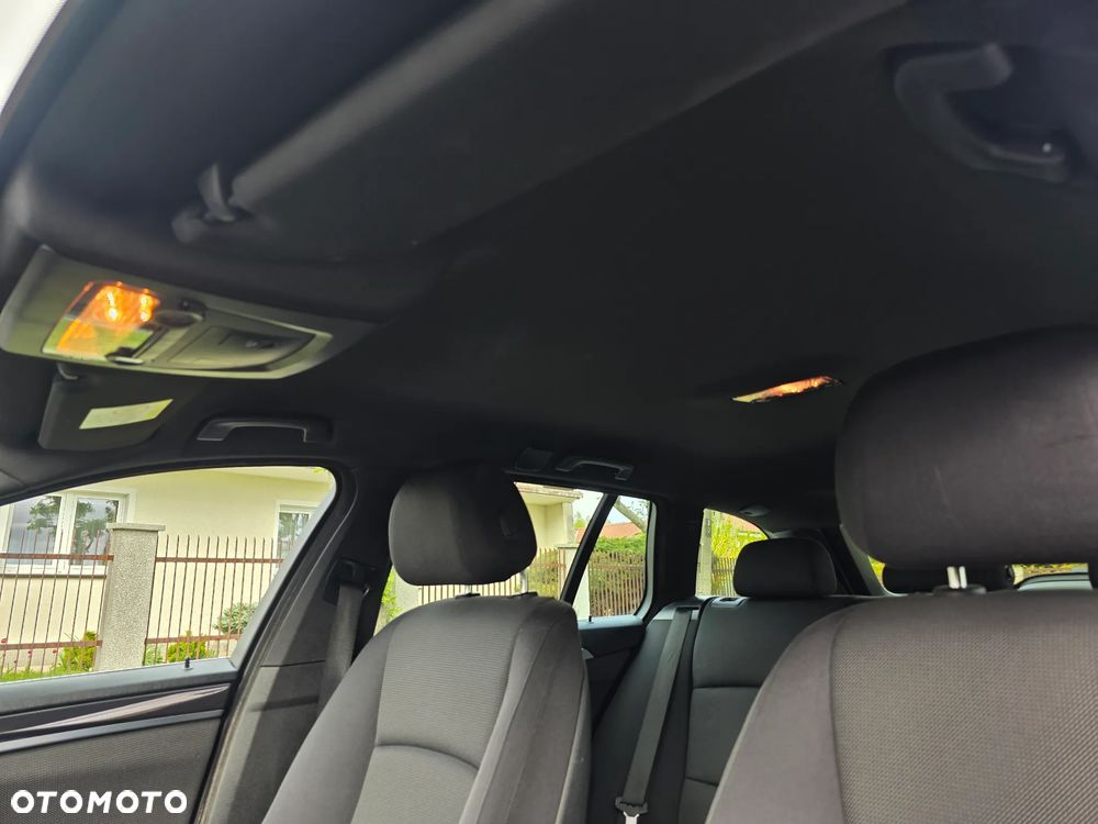 BMW Seria 5 525d xDrive Luxury Line - 29