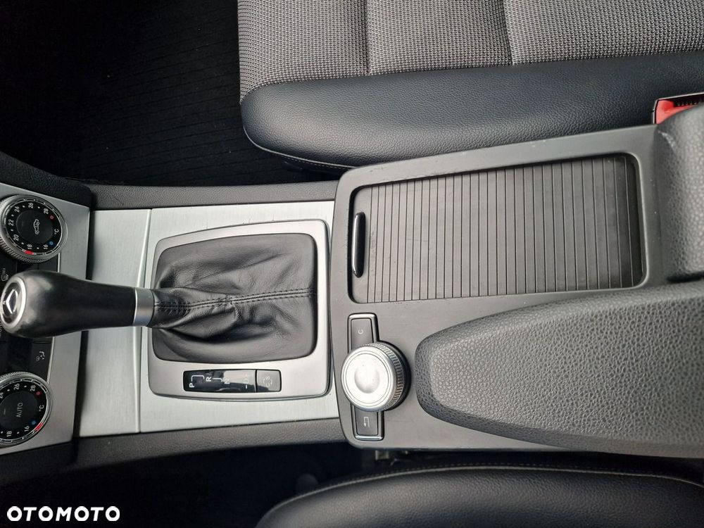 Mercedes-Benz Klasa C 180 BlueEFFICIENCY 7G-TRONIC Avantgarde - 31