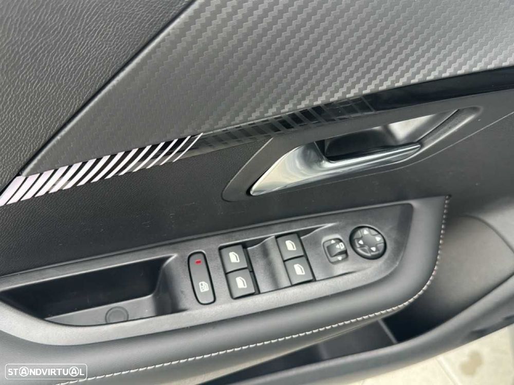 Peugeot 208 1.2 Hybrid Allure e-DCS6 - 14