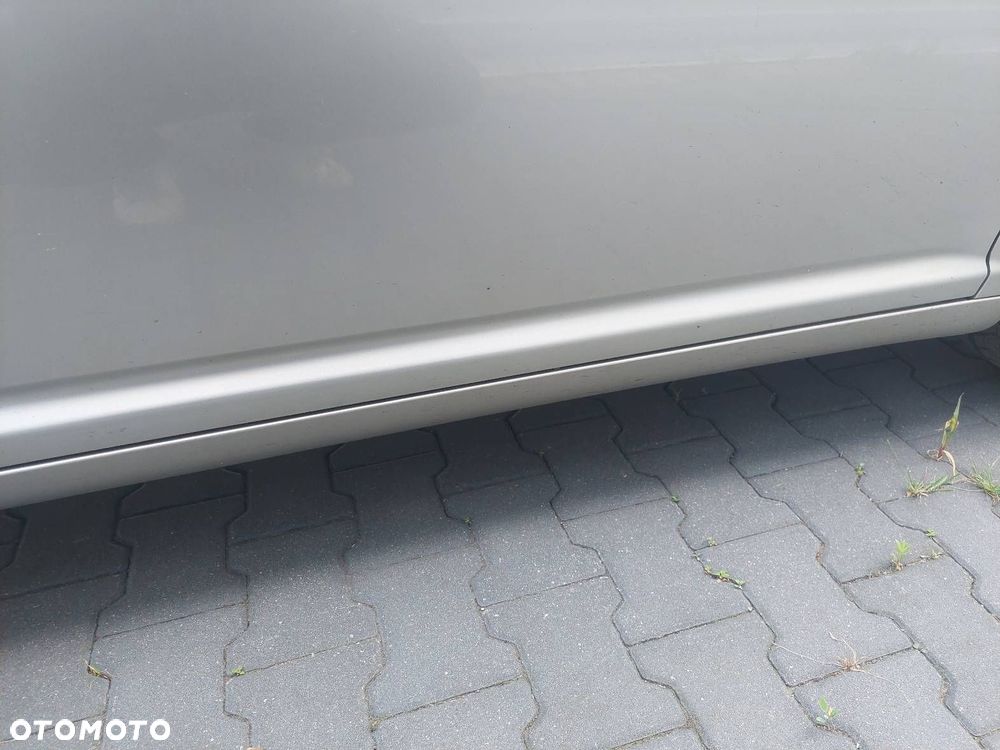 DRZWI KOMPLETNE PRAWY PRZÓD TOYOTA AVENSIS T25 1C0 - 3